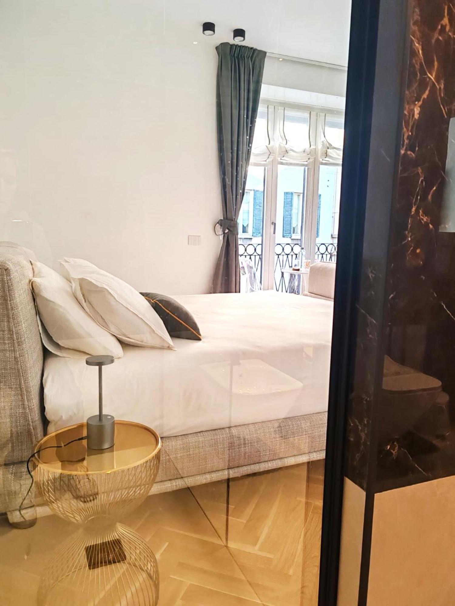 B And G San Babila- Luxury In The Heart Of Milano - Design District Hotel Exterior foto