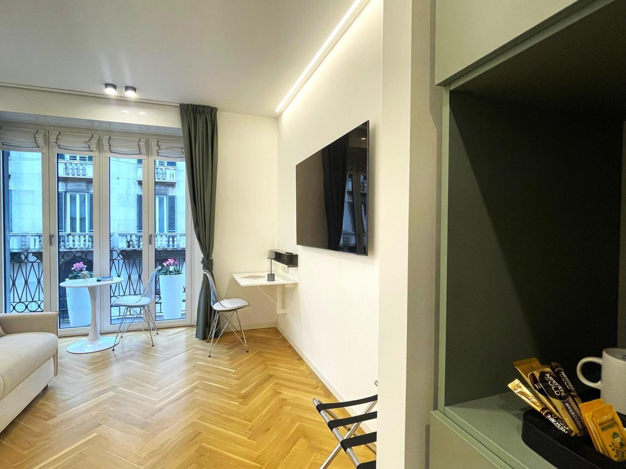 B And G San Babila- Luxury In The Heart Of Milano - Design District Hotel Exterior foto